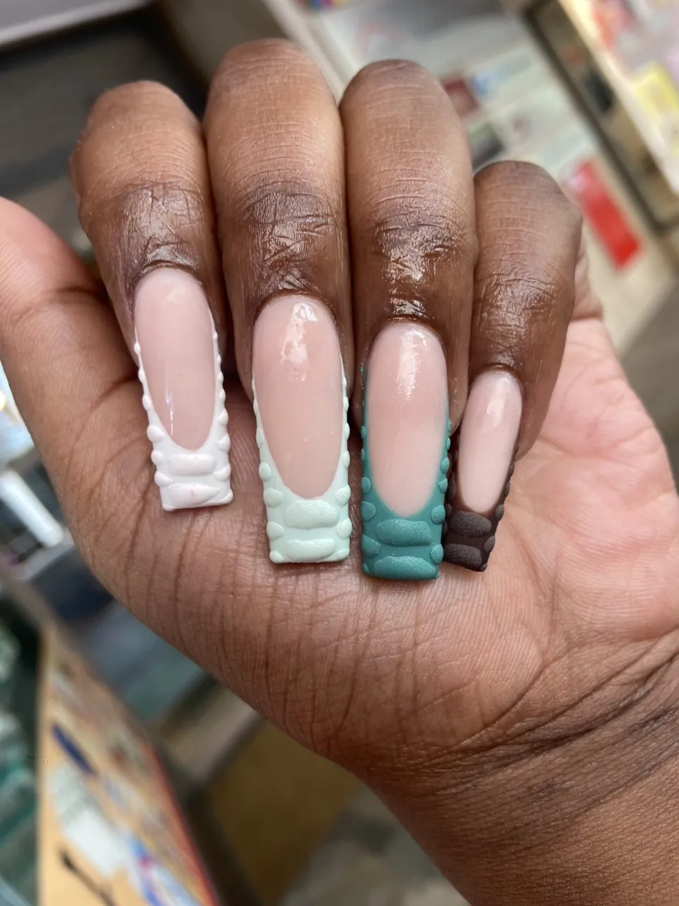 Square, 3D wave tips in white, mint, teal and cocoa